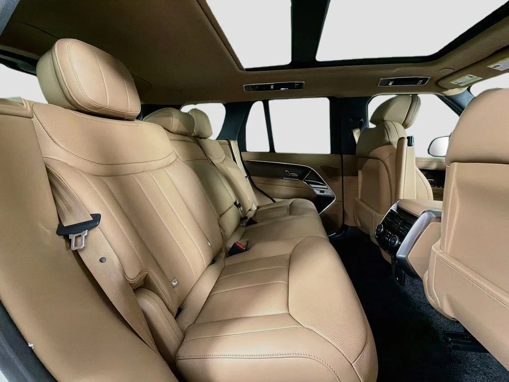 New 2026 Fuji White Land Rover SE image 29