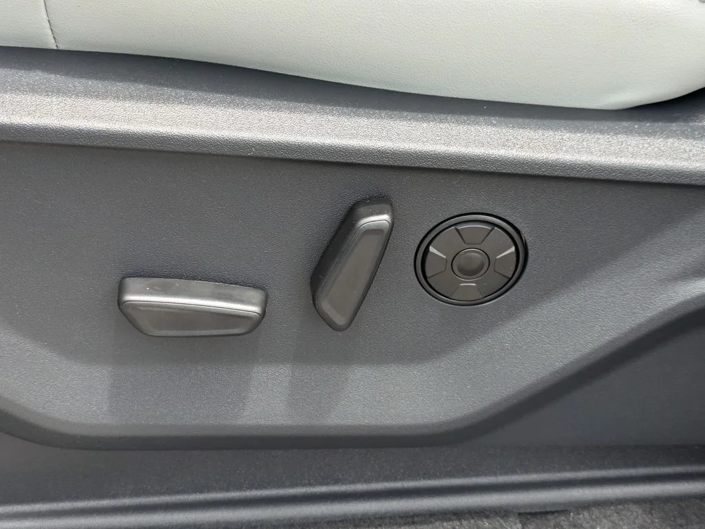 New 2026 Star White Metallic Tri-Coat Ford Platinum image 21