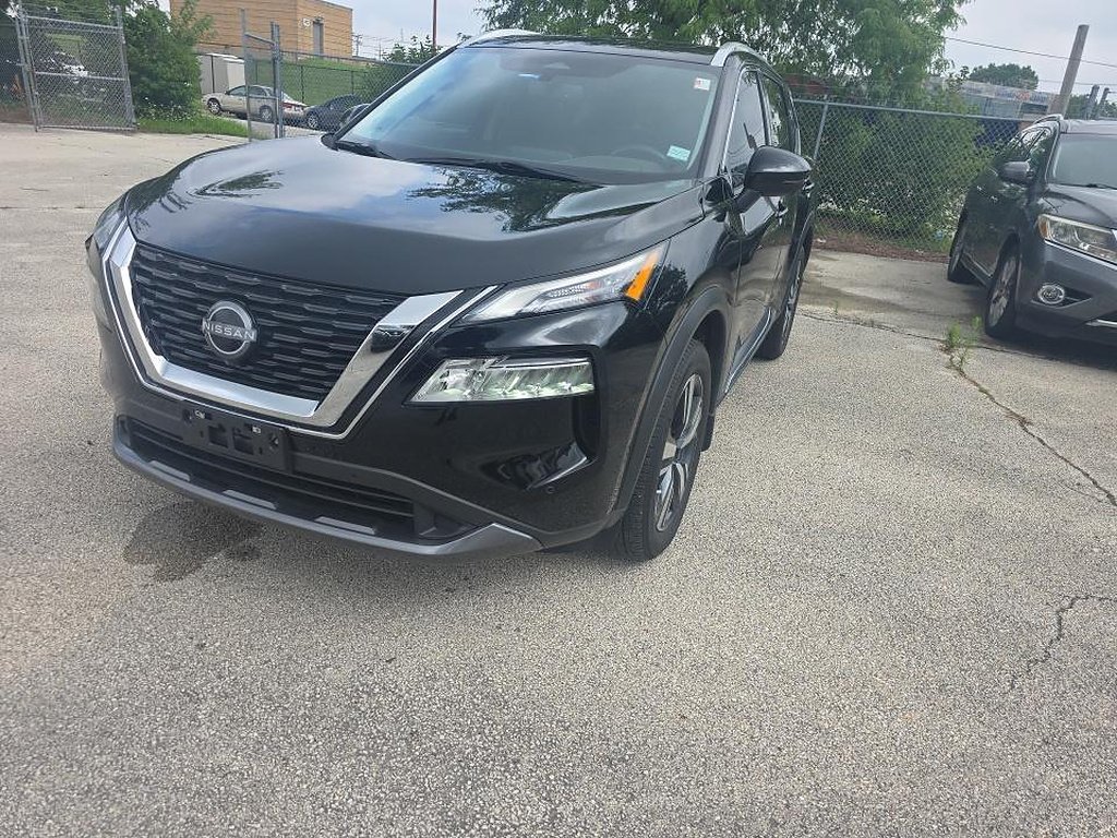 Used 2023 Super Black Nissan SL image 3
