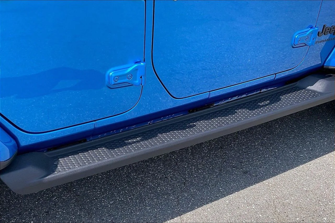 New 2026 Hydro Blue Pearl-Coat Exterior Paint Jeep Sahara image 9