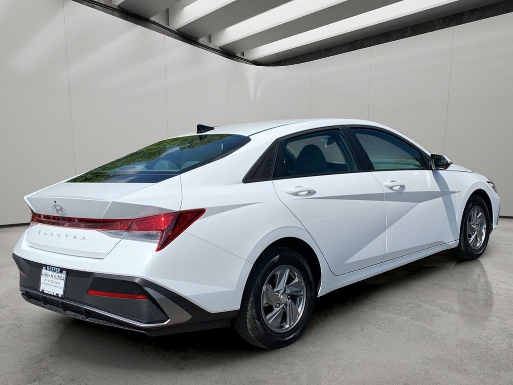 2026 Hyundai Elantra SE - Photo 5