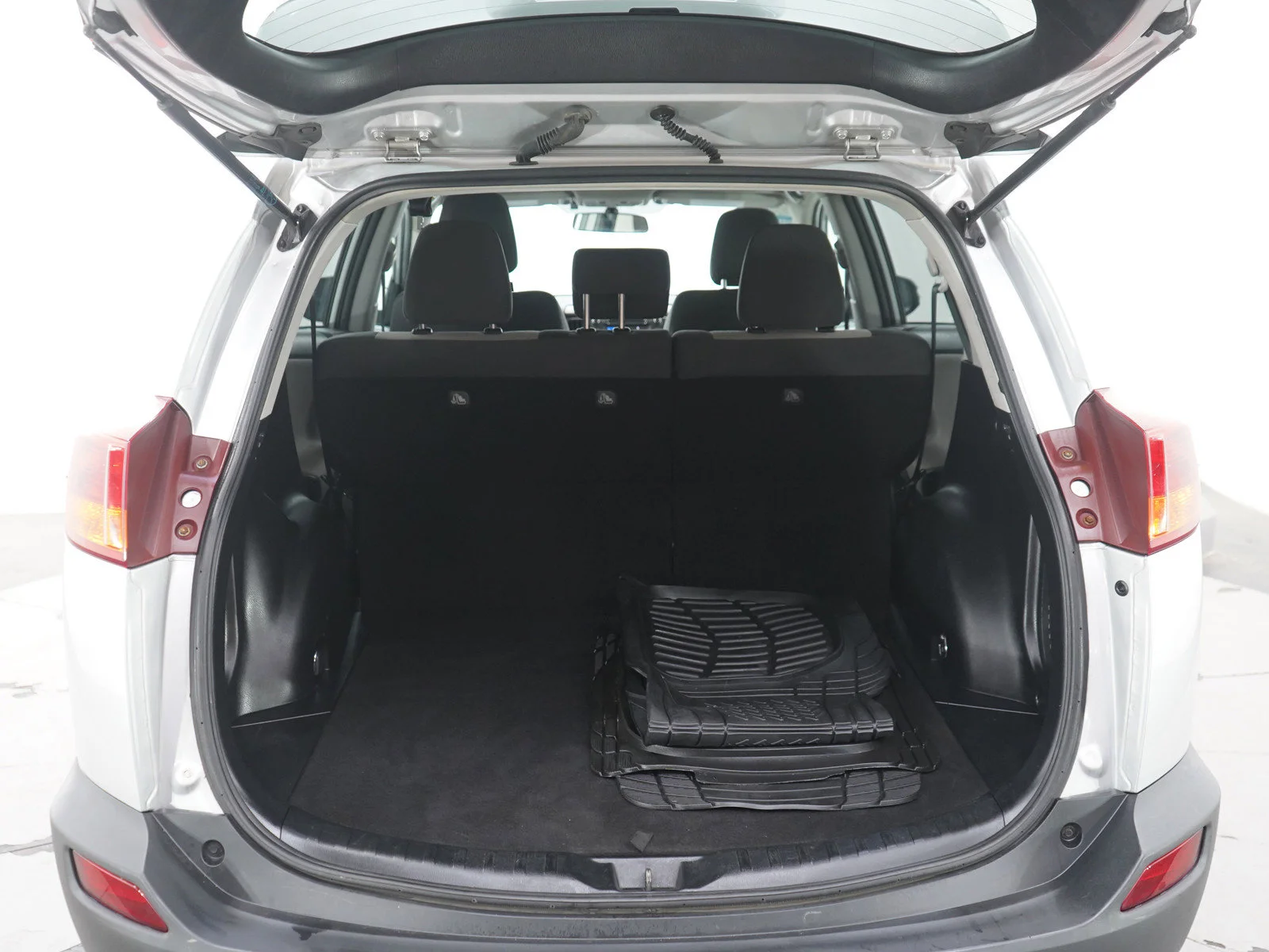 Used 2015  Toyota XLE image 16