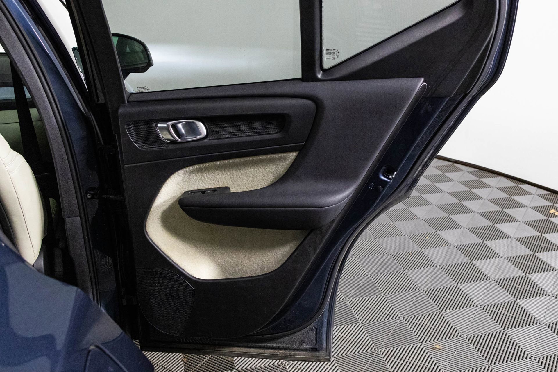 2021 VOLVO XC40 - Image 37