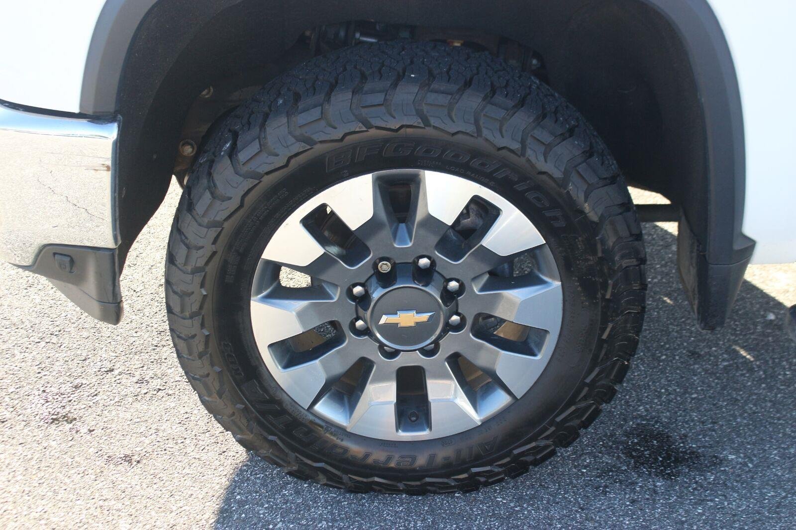 Used 2022 SUMMIT WHITE Chevrolet LT image 42