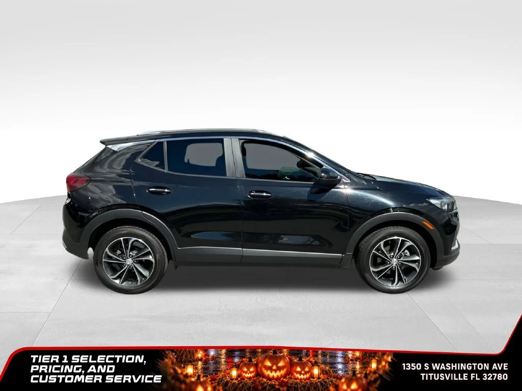 Used 2023 Ebony Twilight Metallic Buick Select image 9