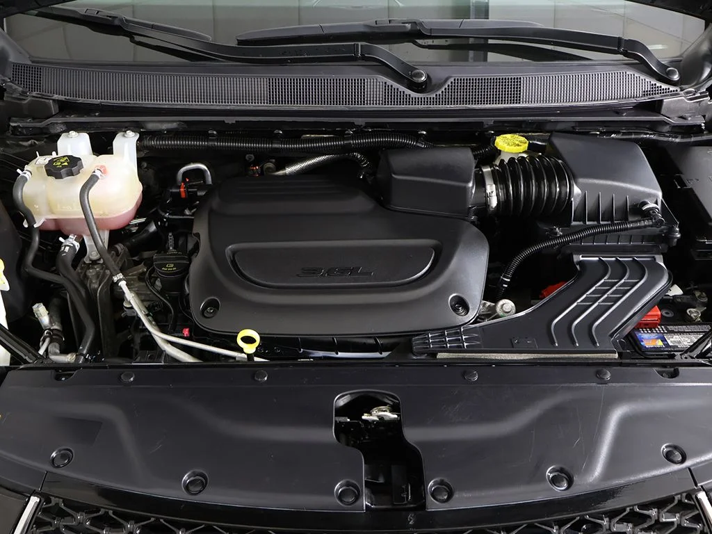 Used 2023 Black Chrysler Limited image 26
