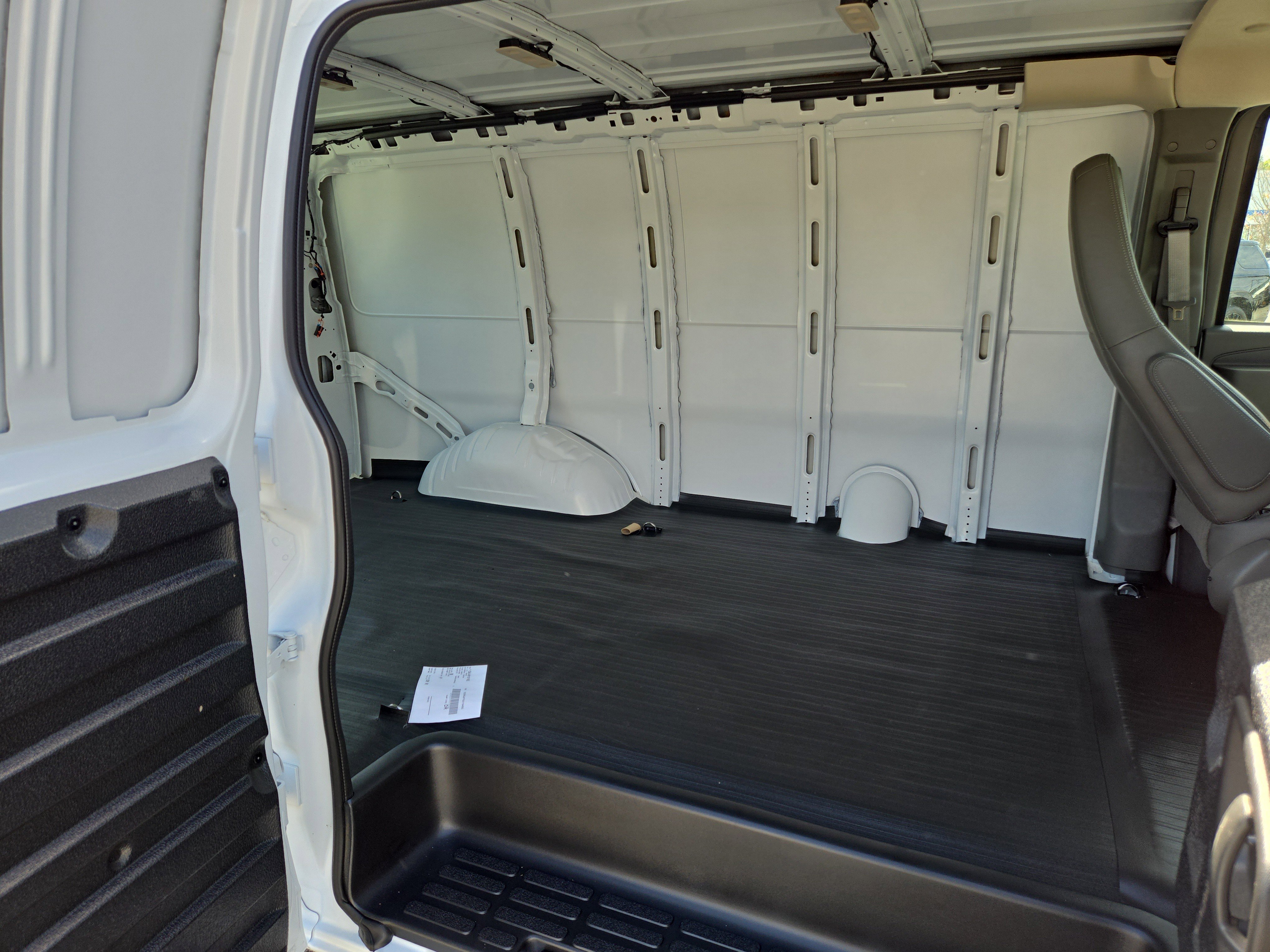 2025 Chevrolet Express Cargo Work Van - Photo 20