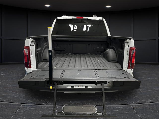 Used 2024 Oxford White Ford XLT image 27