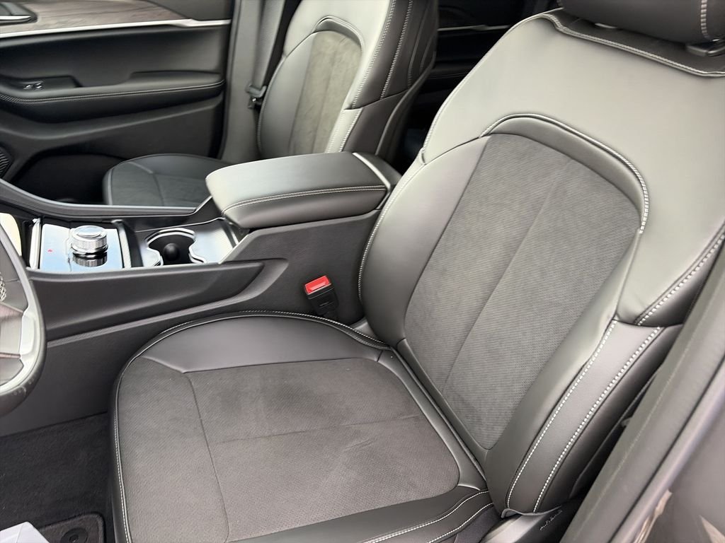 New 2026 Baltic Gray Metallic Clear-Coat Exterior Paint Jeep Altitude image 11