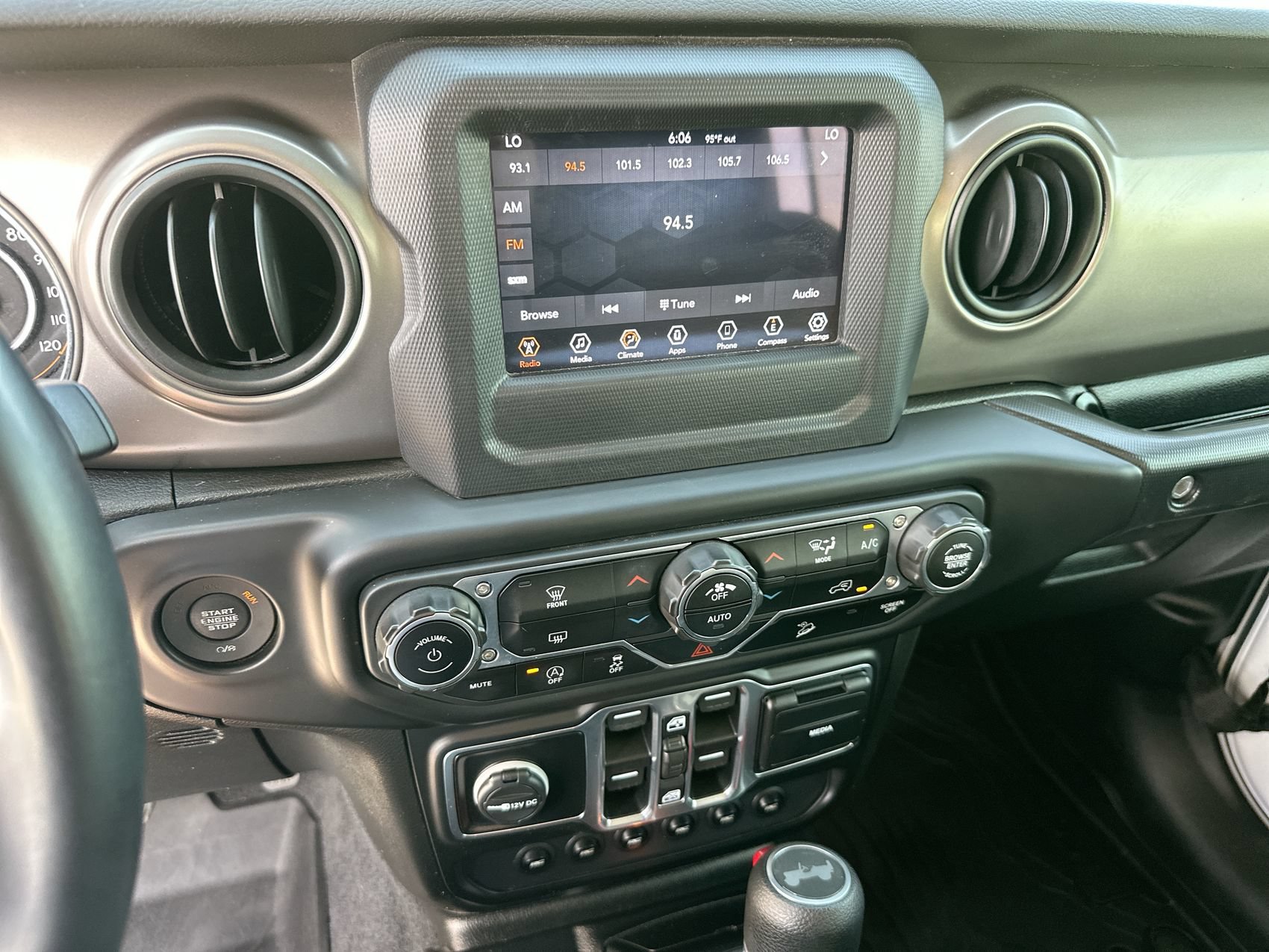 Used 2020 Bright White Clearcoat Jeep Sport S image 14