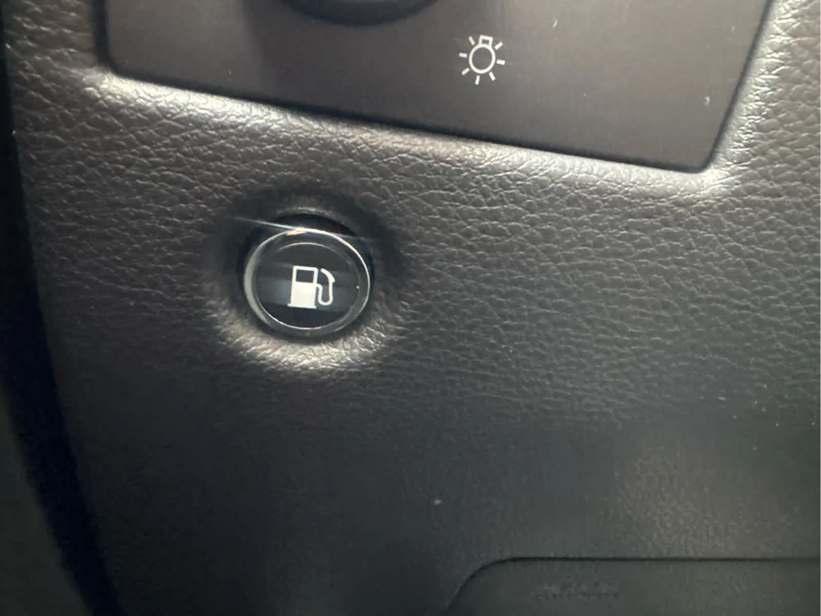 Used 2019 Bright White Clearcoat Jeep Altitude image 14