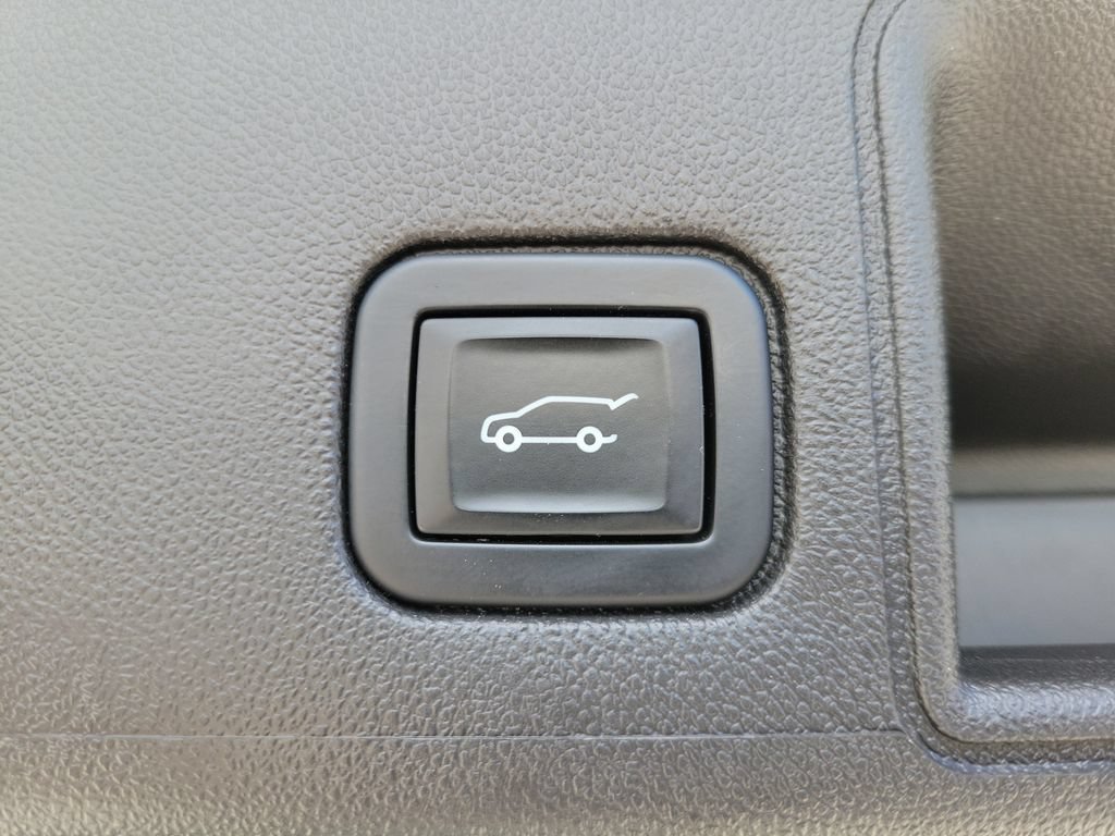 Used 2022 Summit White GMC SLE image 10