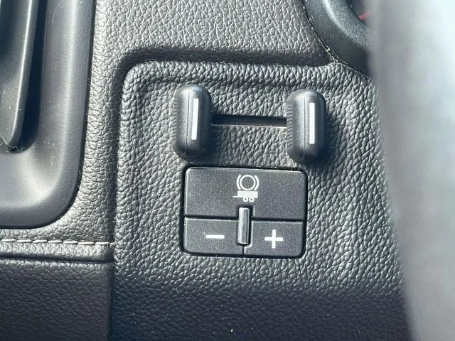 Used 2018 Gray GMC SLT image 22