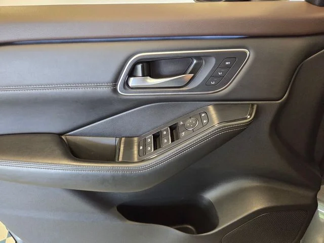 Used 2023 Gray Nissan Platinum image 28