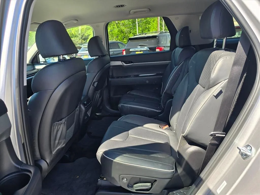 Used 2025 Silver Hyundai SEL image 12