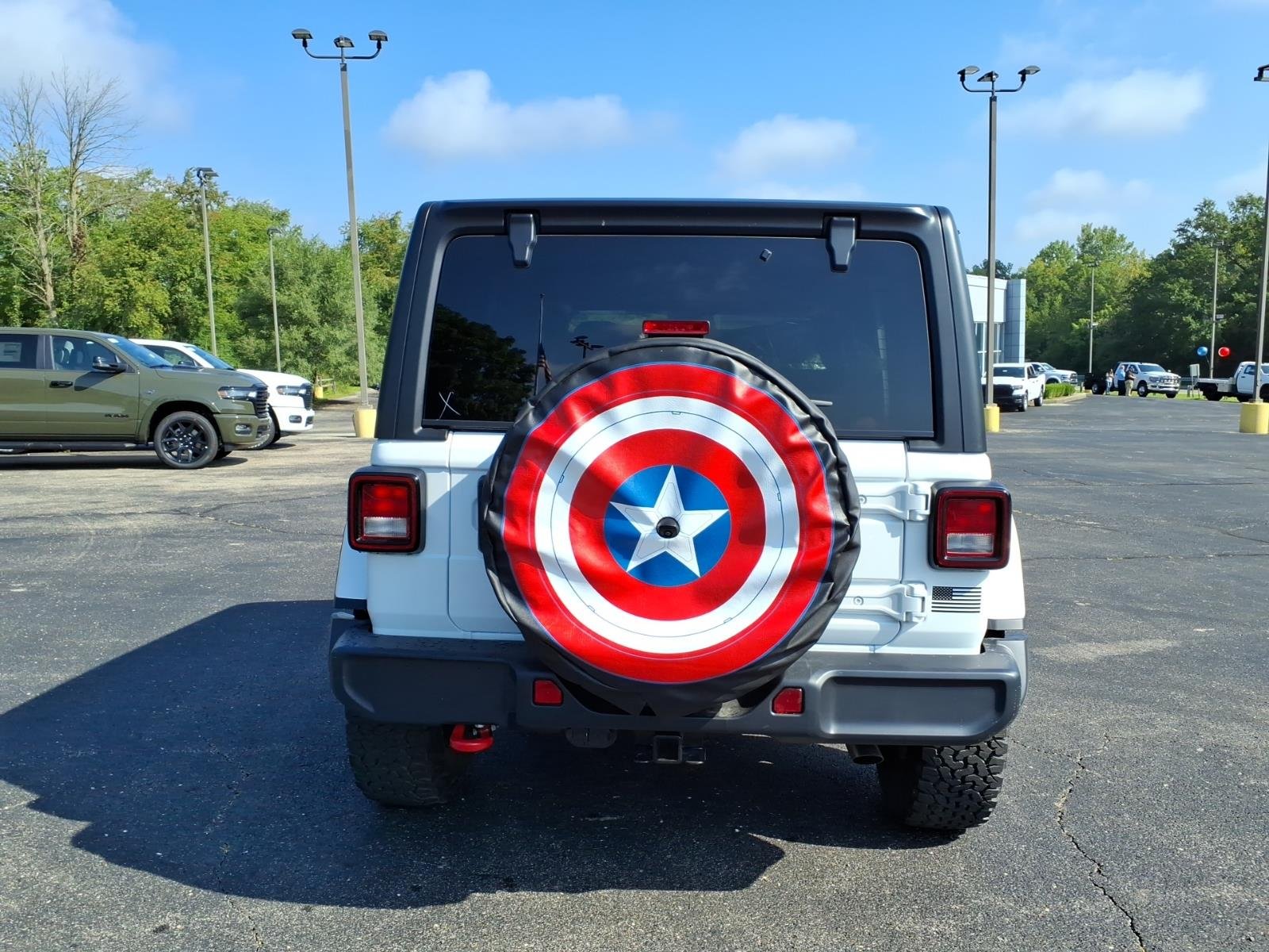 New 2026 Bright White Clear-Coat Exterior Paint Jeep 4-Door Sport image 6