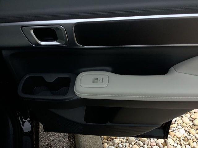 New 2026 Phantom Black Hyundai SEL image 16