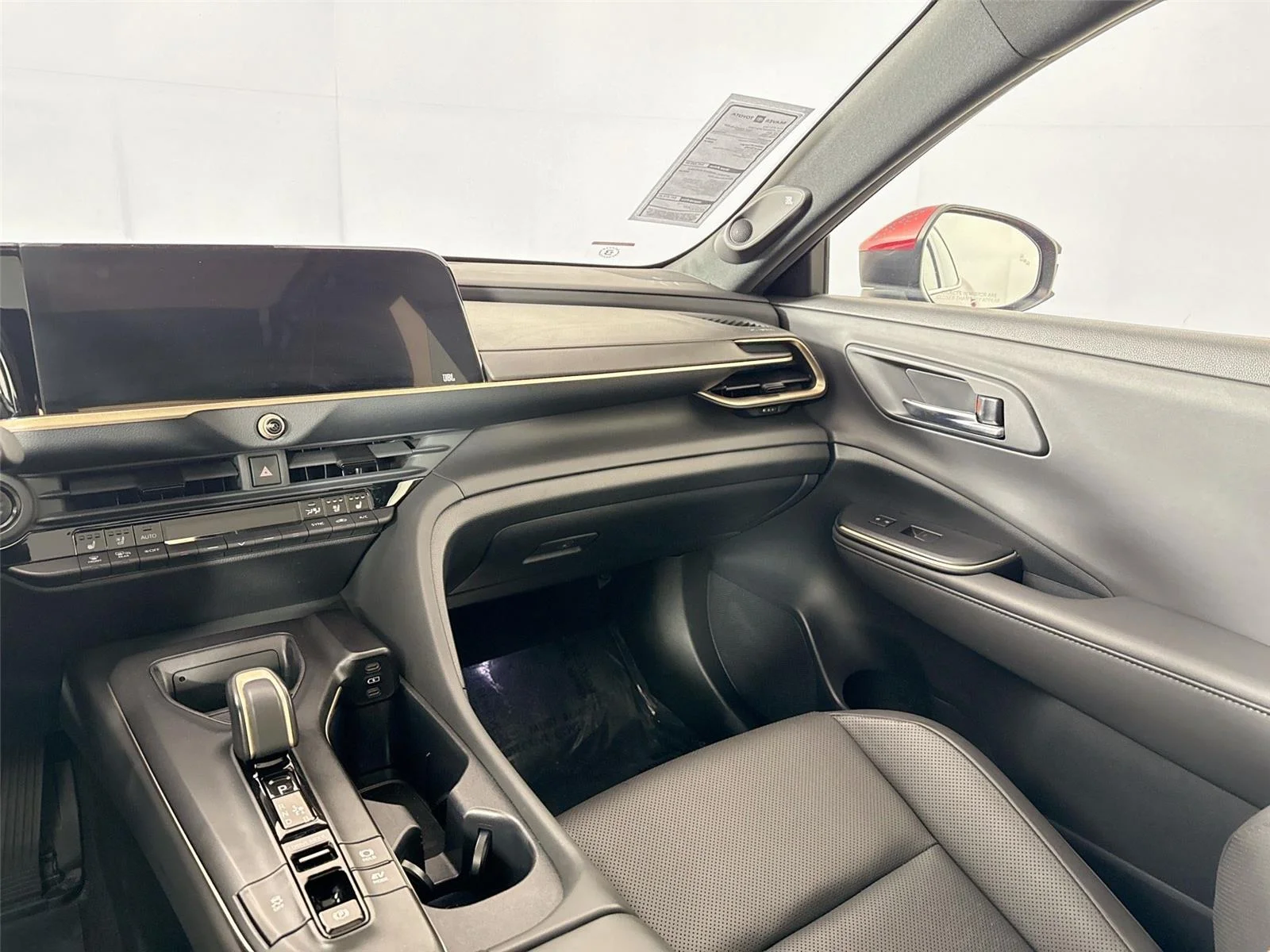 2023 Toyota Crown Limited - Photo 34