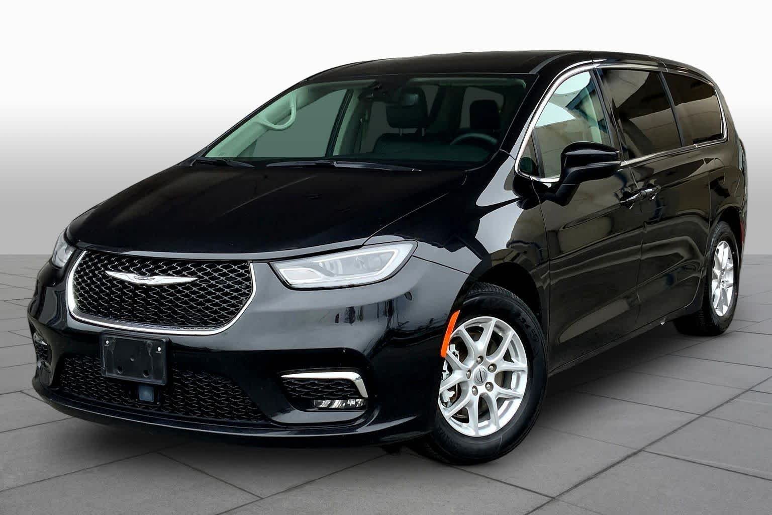 2023 Chrysler Pacifica Touring L's photo