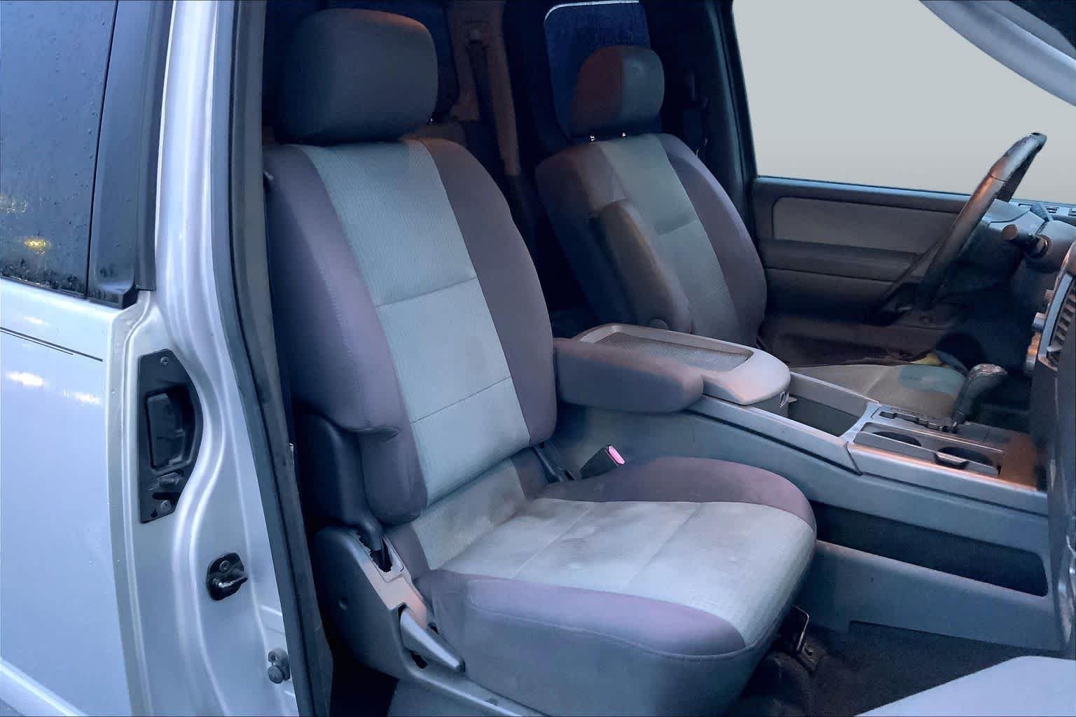Used 2007 Radiant Silver Nissan SE image 6