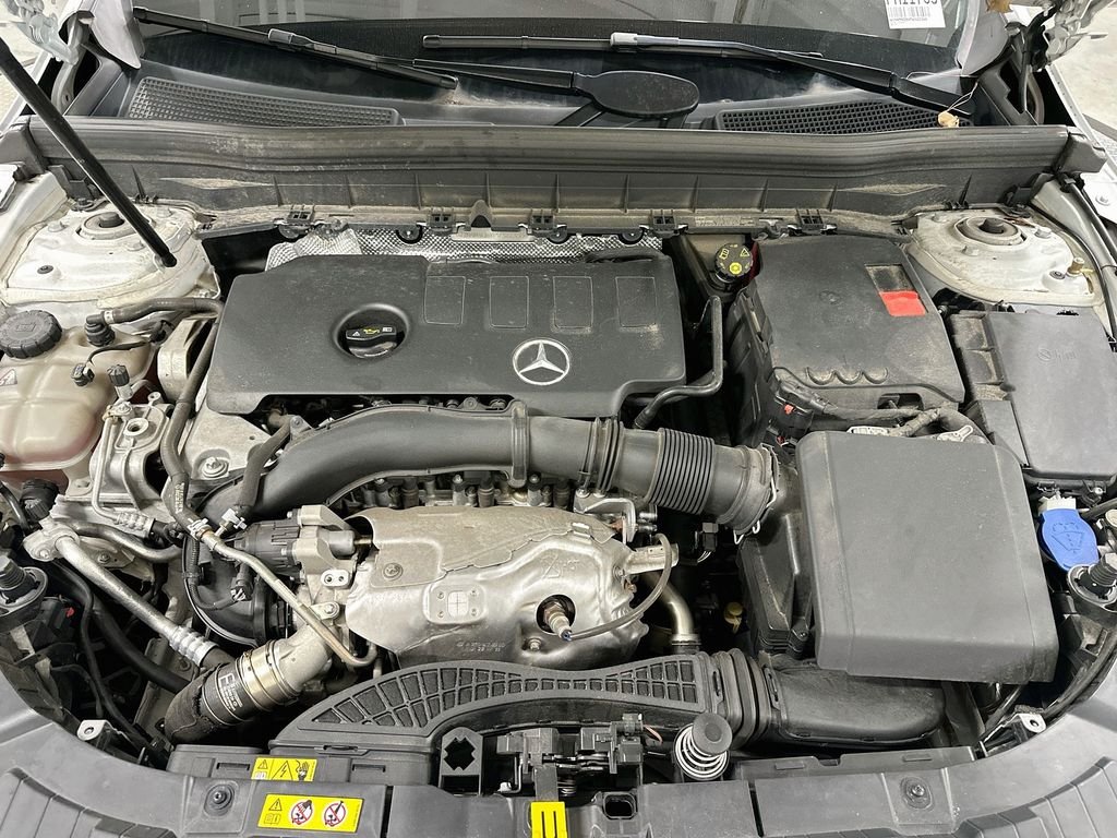 Used 2023 White Mercedes-Benz GLB 250 image 30