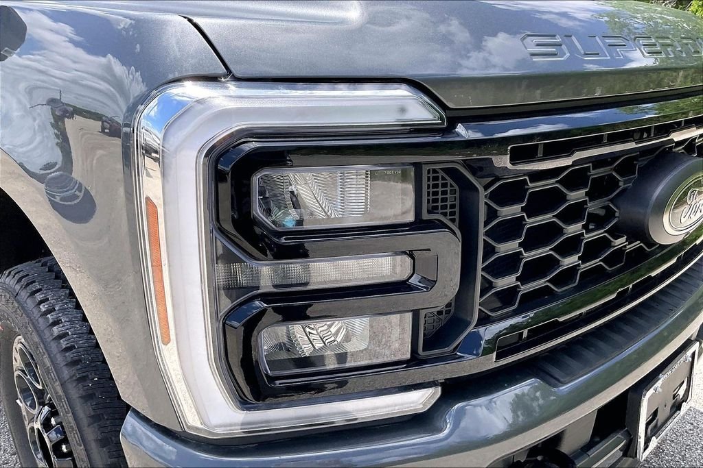 New 2026 Ford Super Duty F-250 Lariat 4D Crew Cab