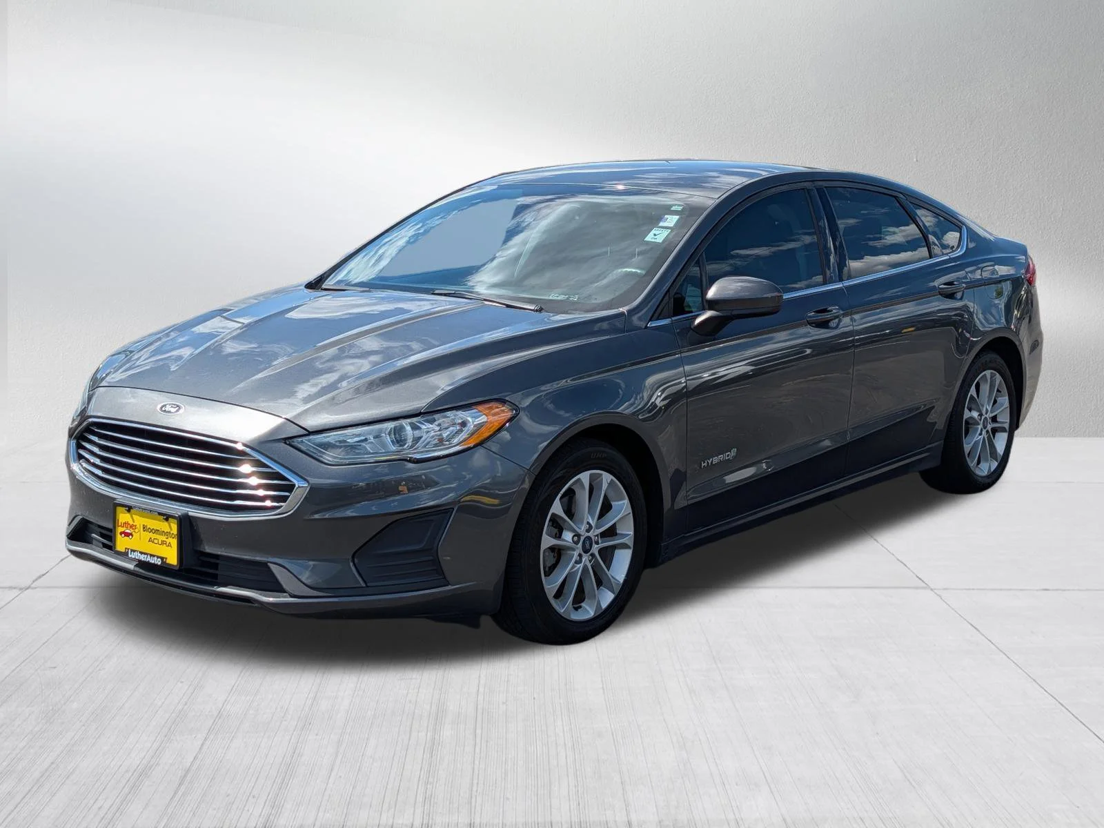 Used 2019 Magnetic Metallic Ford SE image 3