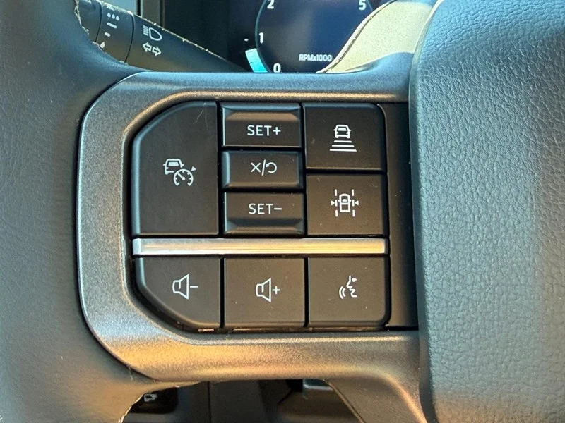 New 2026 Oxford White Ford LARIAT 4WD SuperCrew 5.5