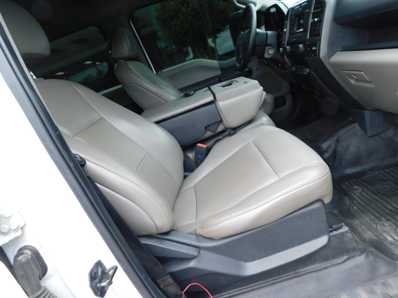 Used 2022 White Ford XL 4WD Crew Cab 179 in WB 60 in CA image 17