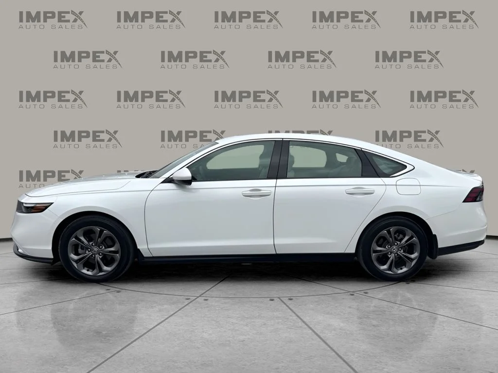 Used 2024 White Honda EX image 2