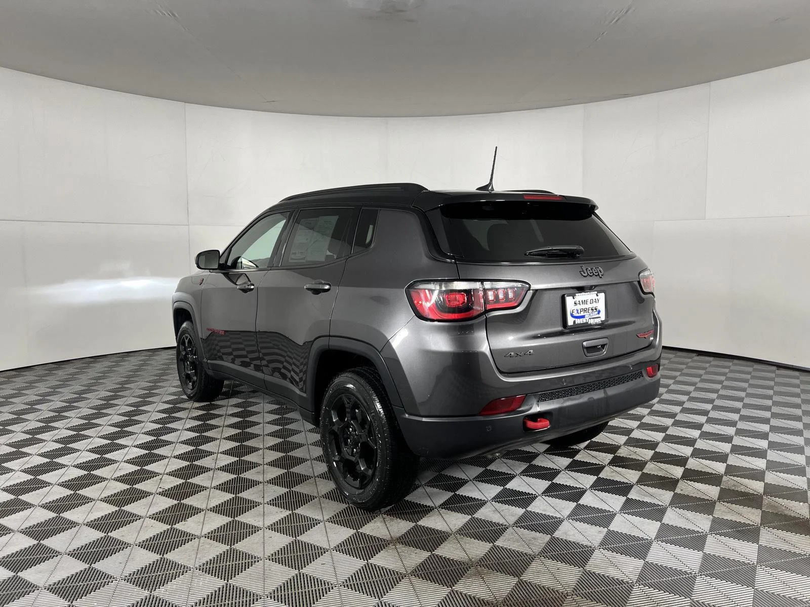 Used 2023 Gy Jeep Trailhawk image 2