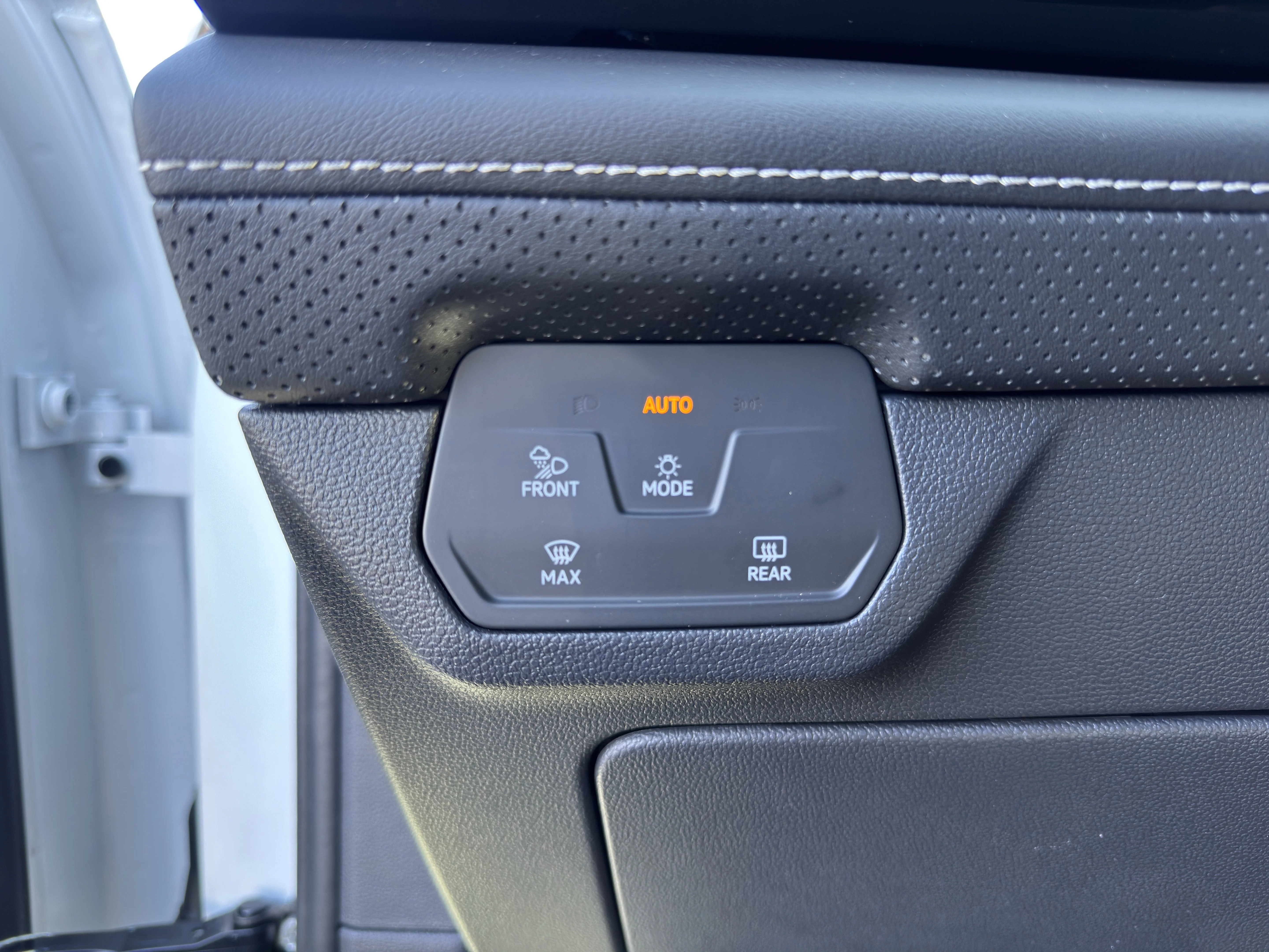 2026 Volkswagen Atlas SE w/Tech - Photo 15