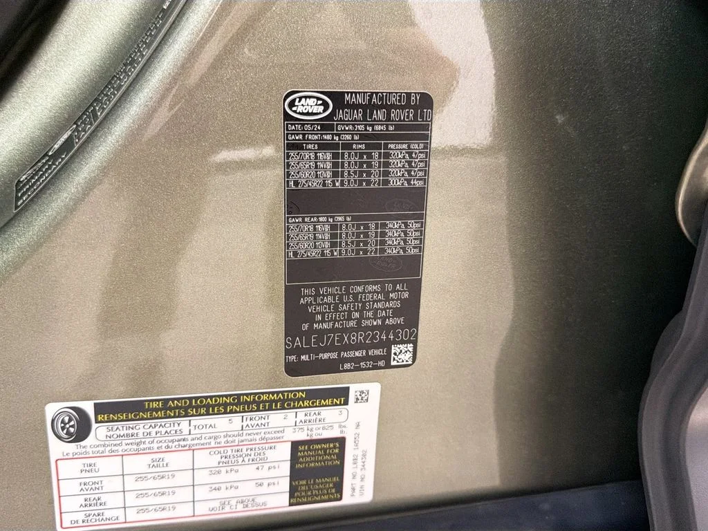Certified Used 2024 Pangea Green Metallic Land Rover S image 35