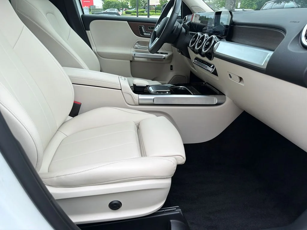 Used 2022 White Mercedes-Benz GLB 250 image 39