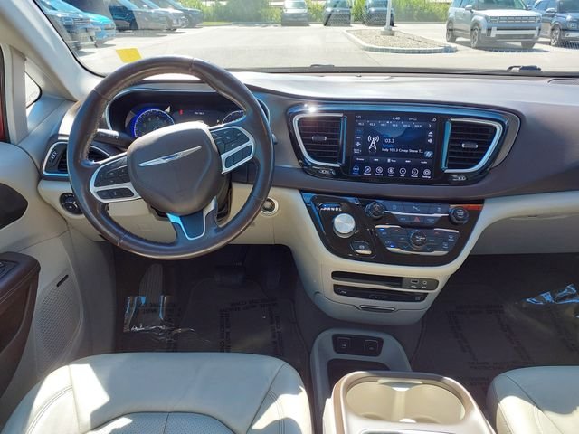 Used 2019 Velvet Chrysler Touring L Plus image 11