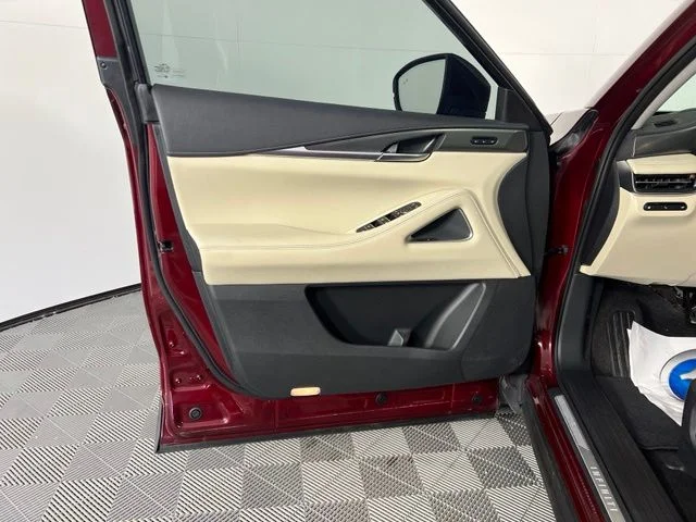 Used 2023 Red INFINITI LUXE image 16