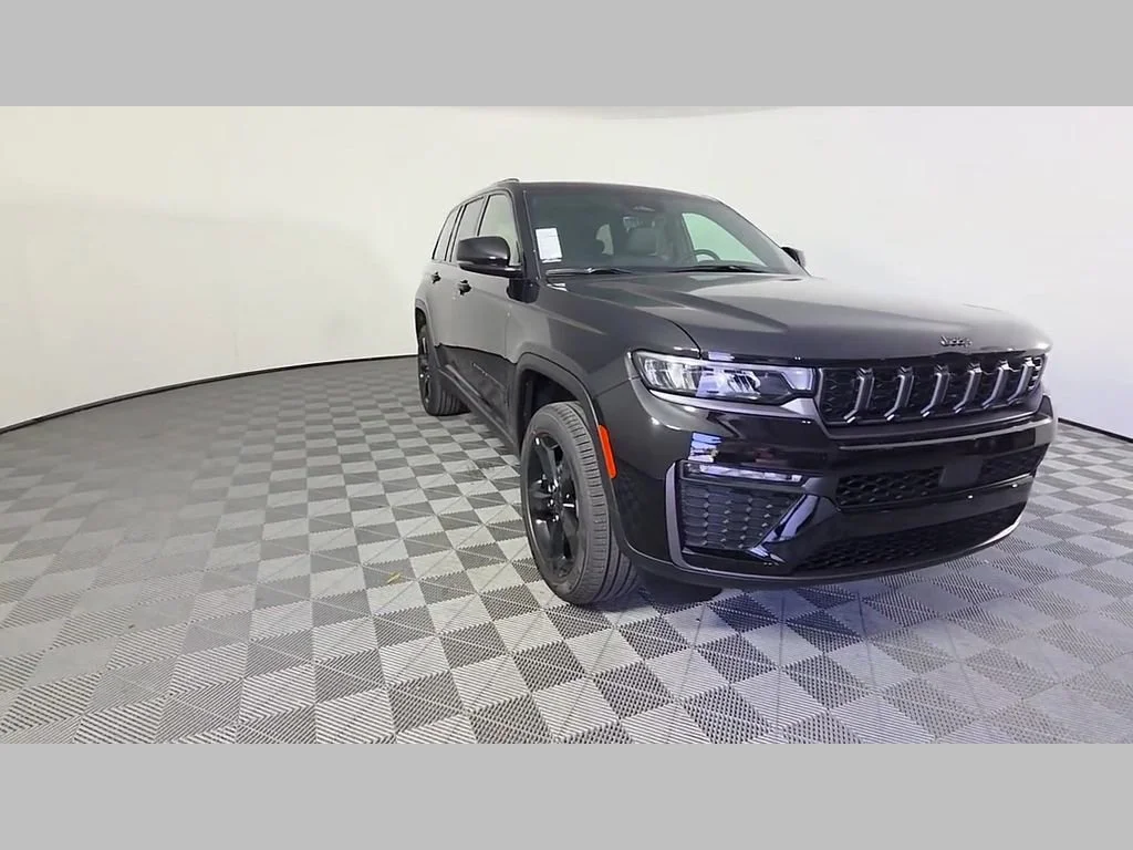 New 2026 Diamond Black Crystal Pearlcoat Jeep Limited image 39