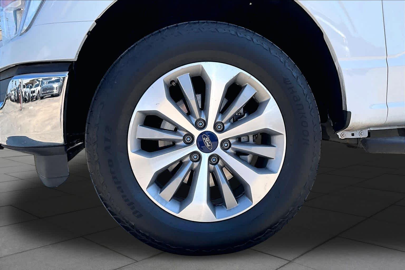 Used 2021 Oxford White Ford XLT image 11