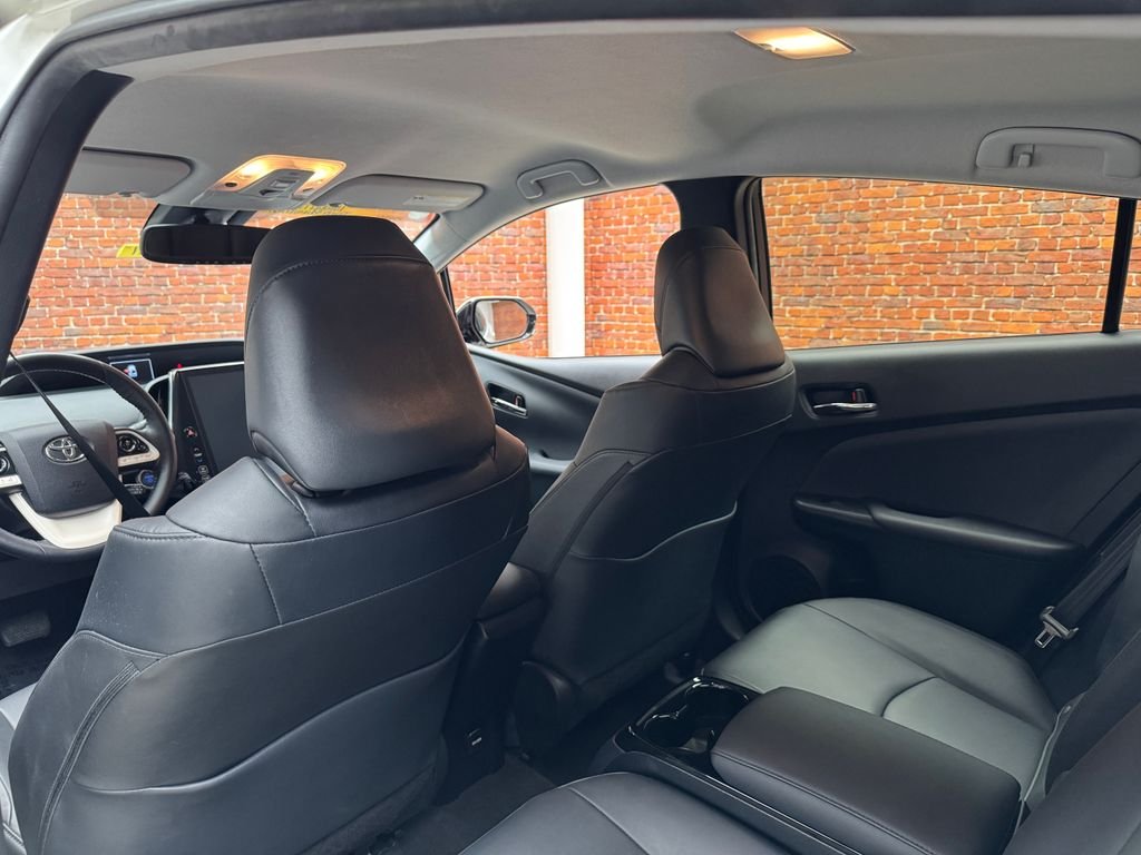 Used 2019 White Toyota Advanced image 24