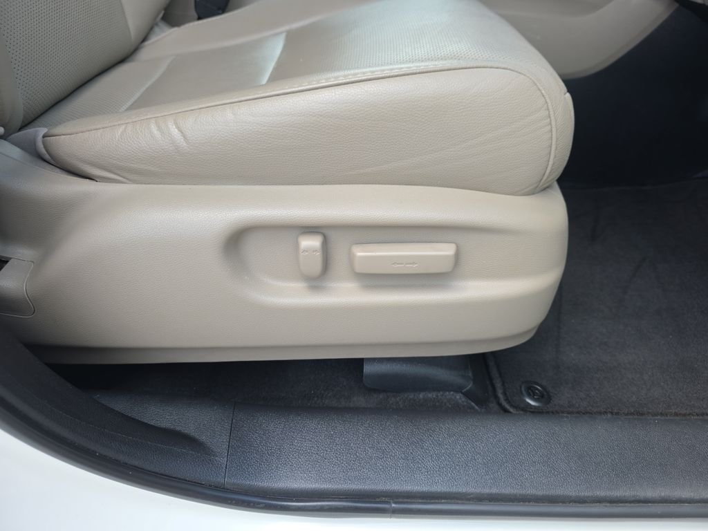 Used 2017 White Diamond Pearl Honda Elite image 40
