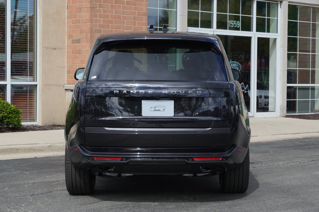 New 2026 Santorini Black Land Rover SE image 4