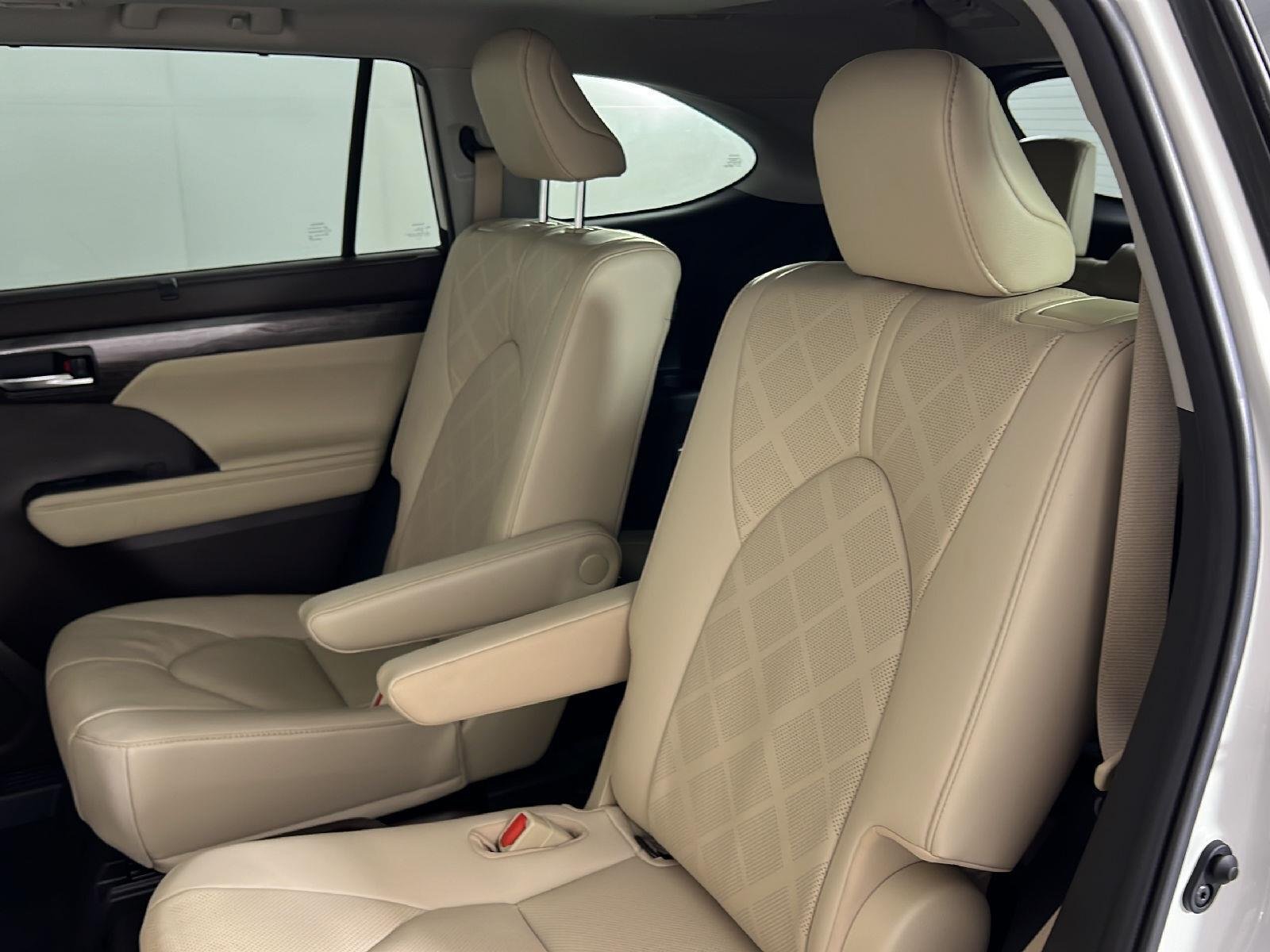 Used 2021 Blizzard Pearl Toyota Platinum image 4