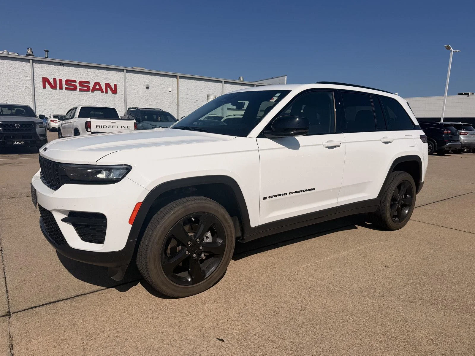 Used 2023 Bright White Clearcoat Jeep Altitude image 26