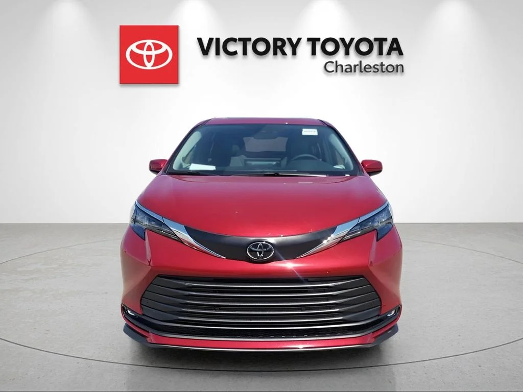 New 2026 Ruby Flare Pearl Toyota XLE image 2