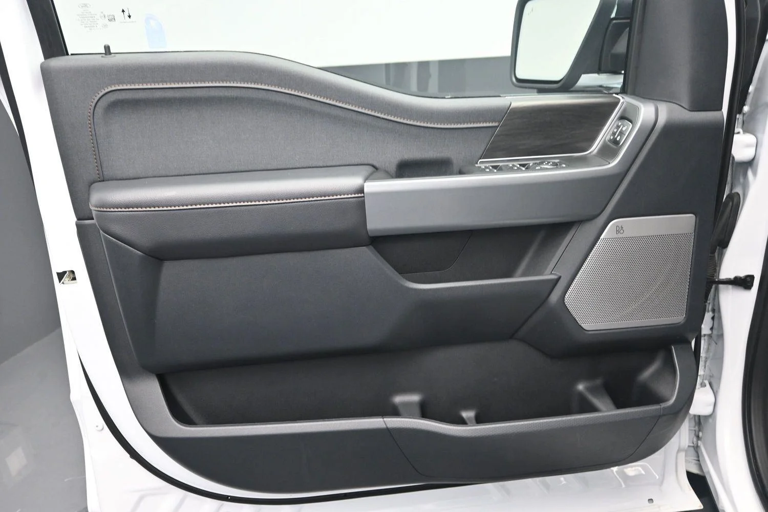 Used 2025 Oxford White Ford LARIAT image 22