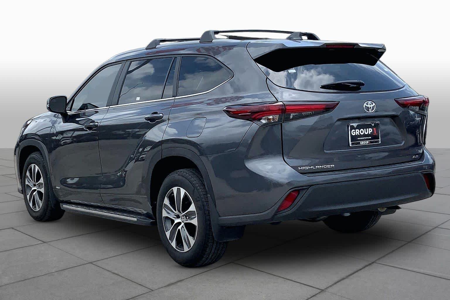 2025 Toyota Highlander XLE - Photo 12