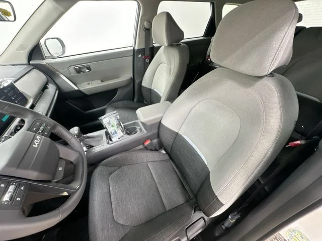 New 2027 Snow White Pearl Kia LX image 14