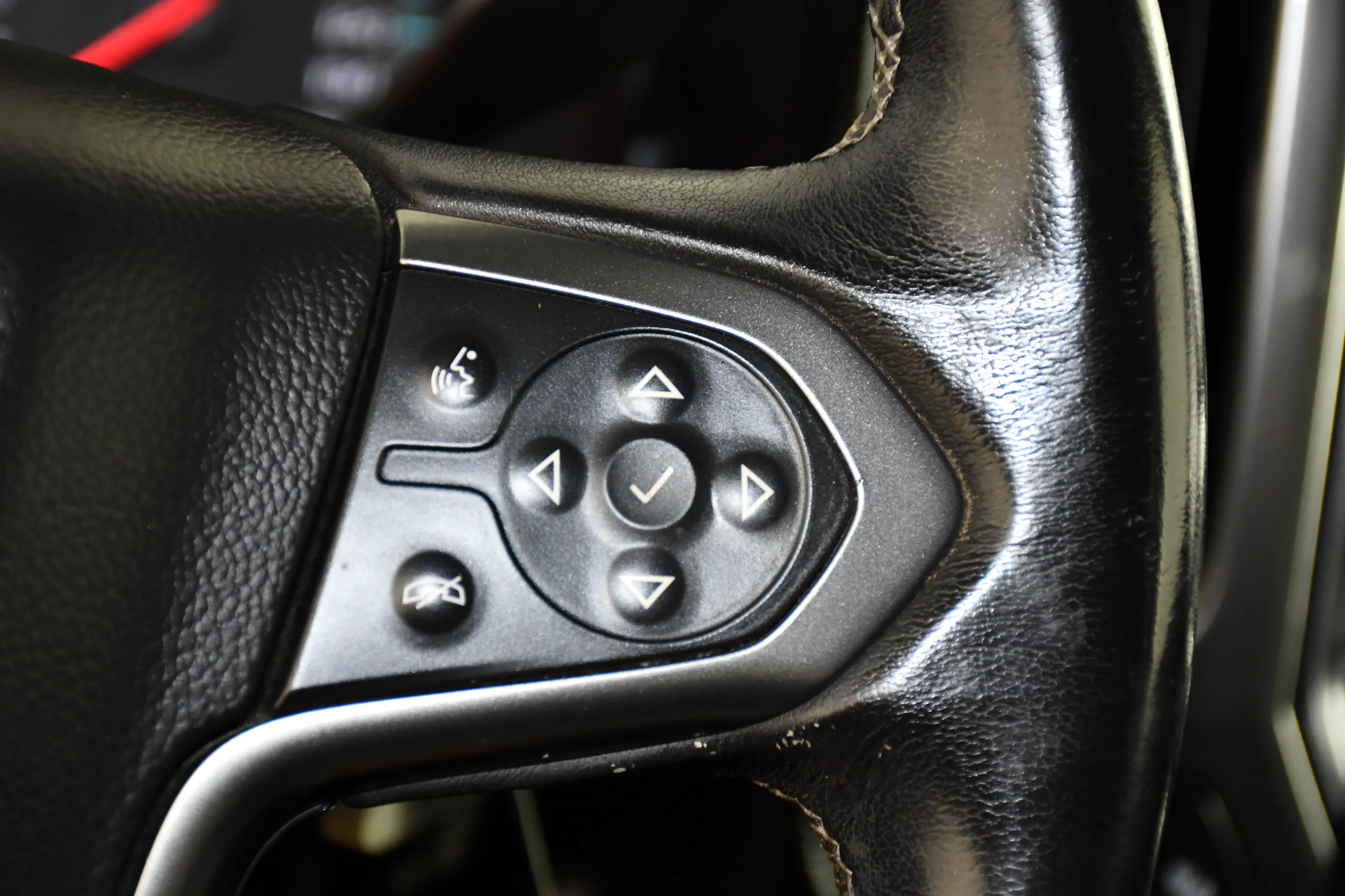 Used 2018 Deep Ocean Blue Metallic Chevrolet LT image 24