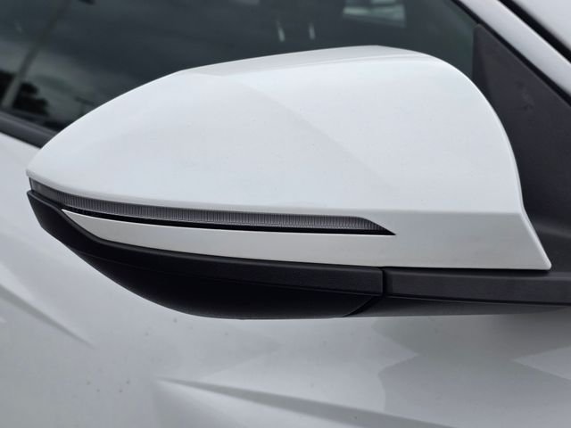 Used 2023 White Hyundai SEL image 7