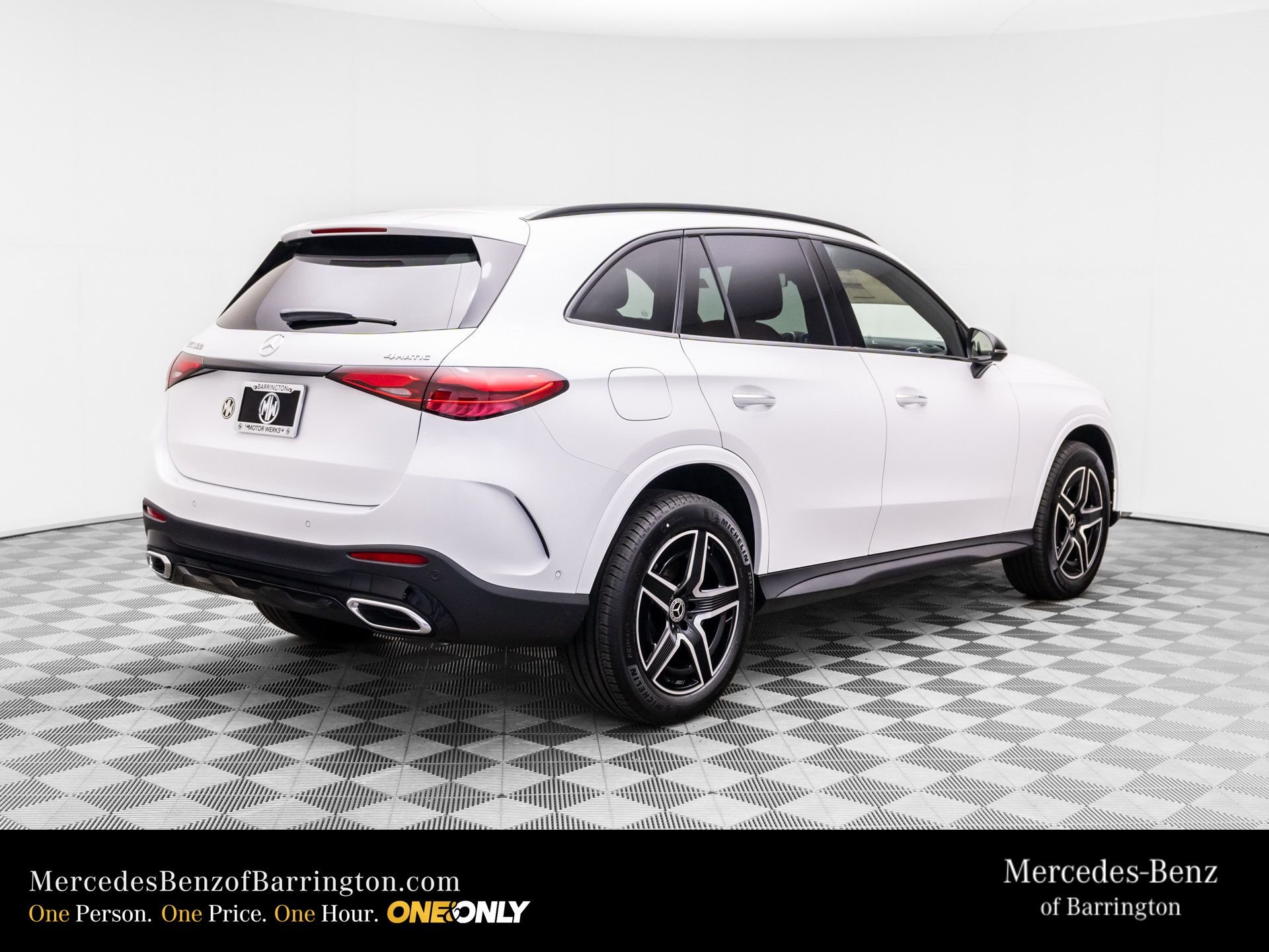 New 2026 MANUFAKTUR Moonlight White Metallic Mercedes-Benz GLC 300 image 6
